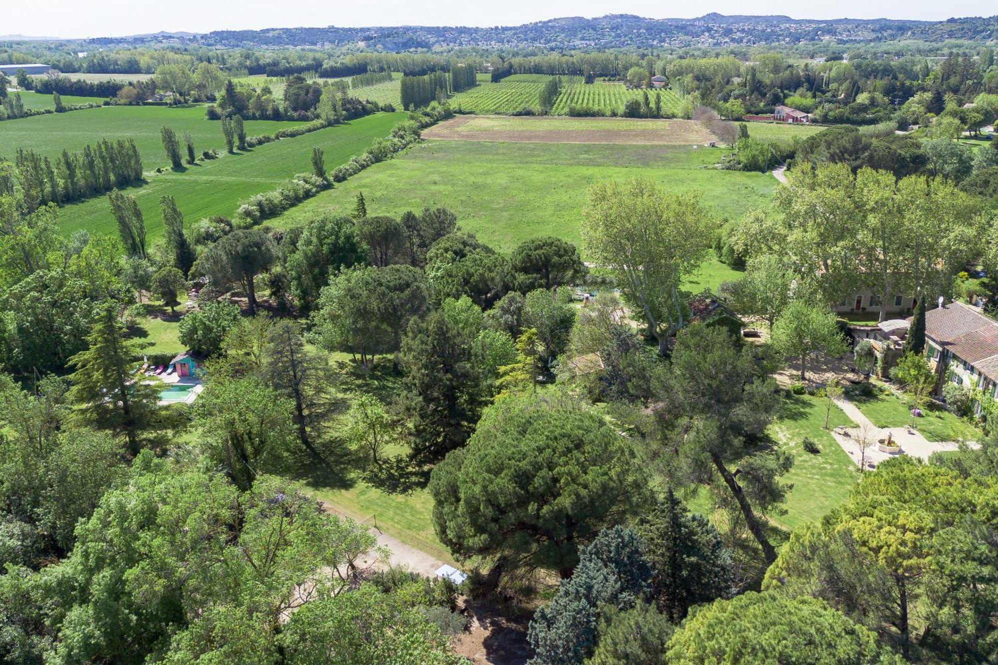 Les Gites Du Domaine De Rhodes Авиньон Экстерьер фото