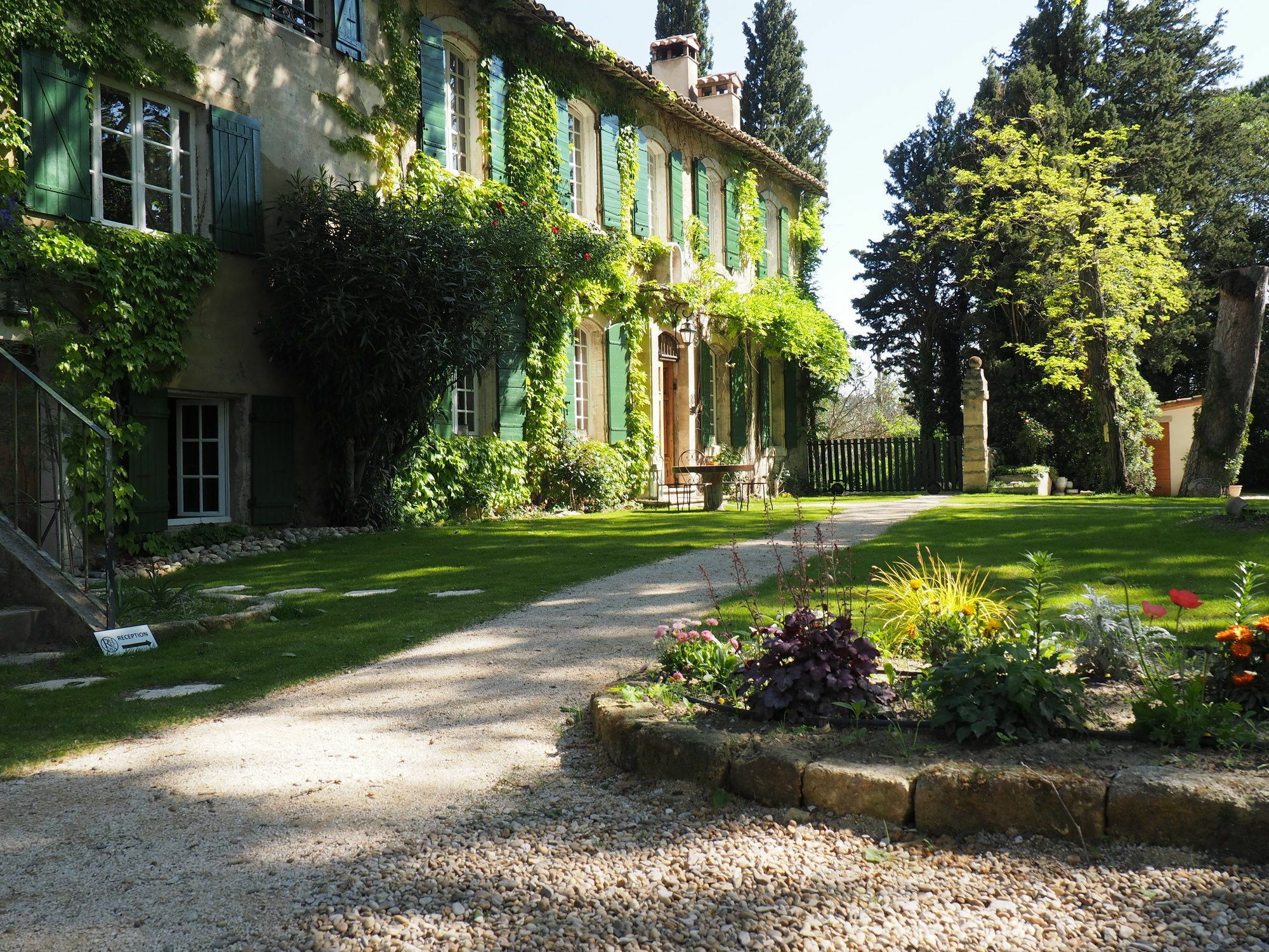 Les Gites Du Domaine De Rhodes Авиньон Экстерьер фото